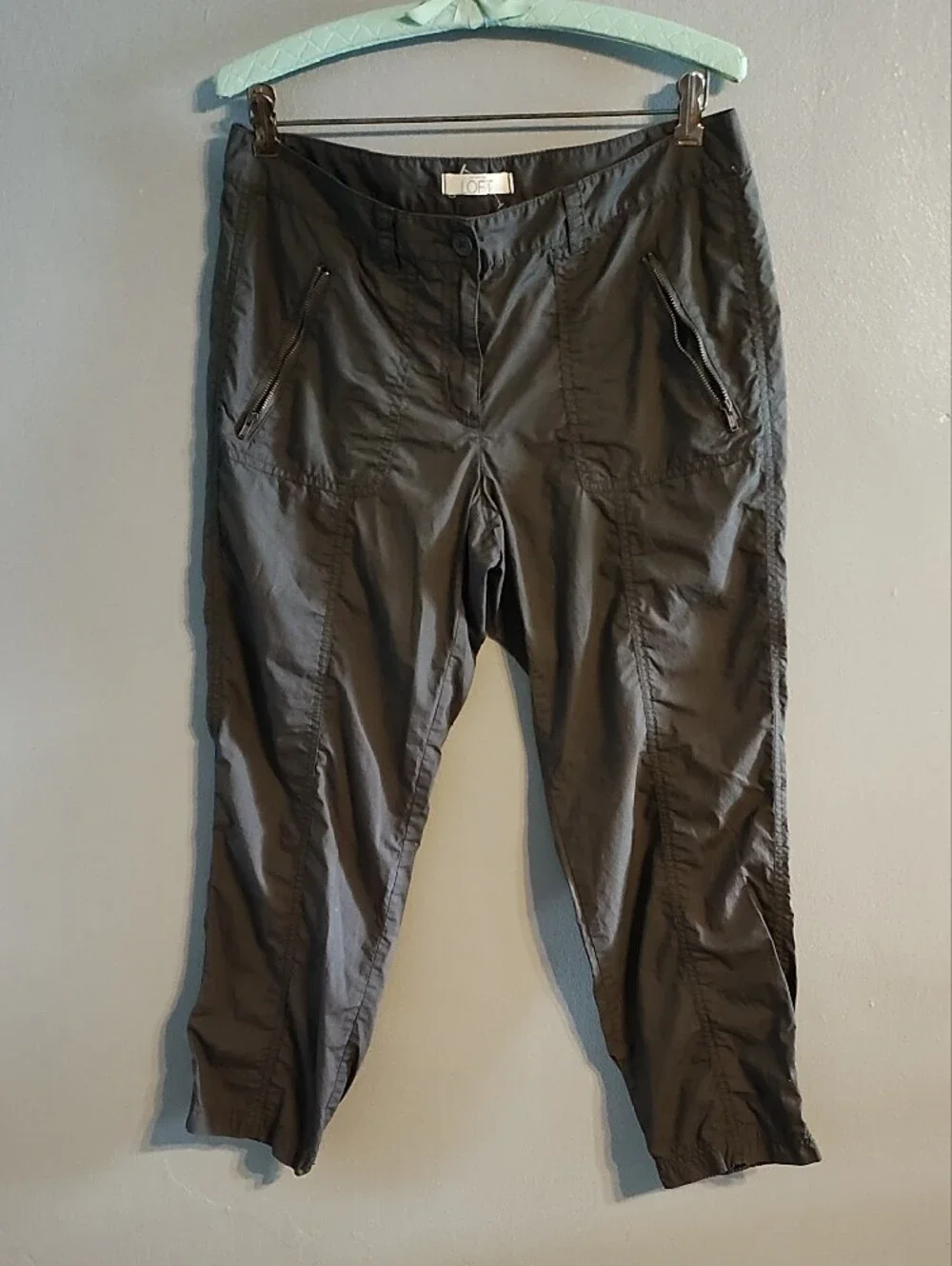 LOFT Women's Dark Charcoal Gray Capris with Zip Pockets